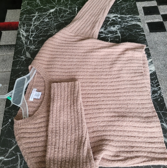 My comfy crop long sleeve fleecy shirt/sweater - Picture 2 of 5